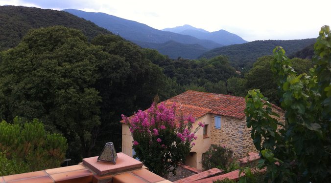 Uitzicht over de Pyreneeen, Hotel Castel du Vila, Reynes